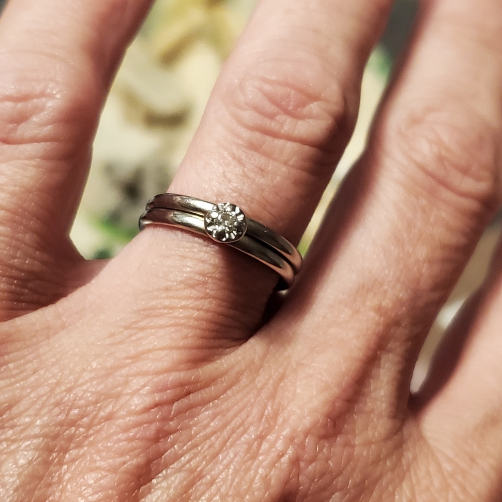 10k white gold diamond set